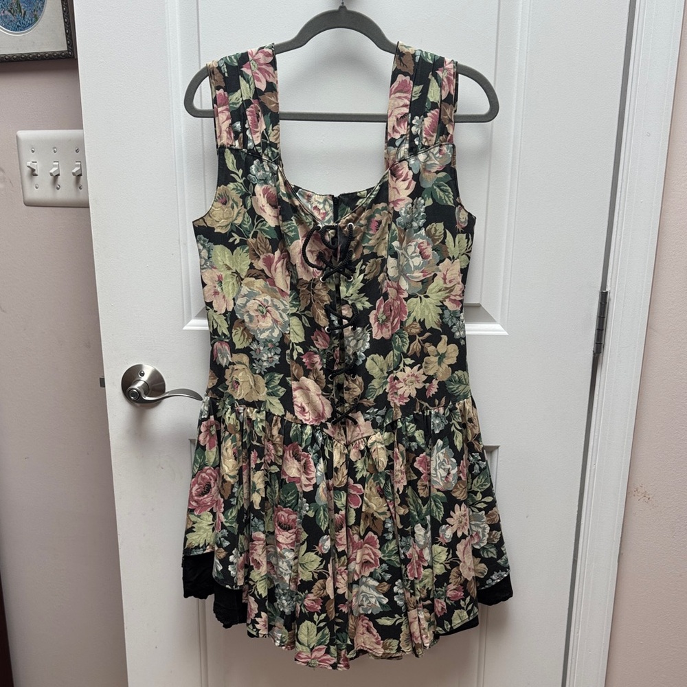Vintage Floral Lace-Up Dress